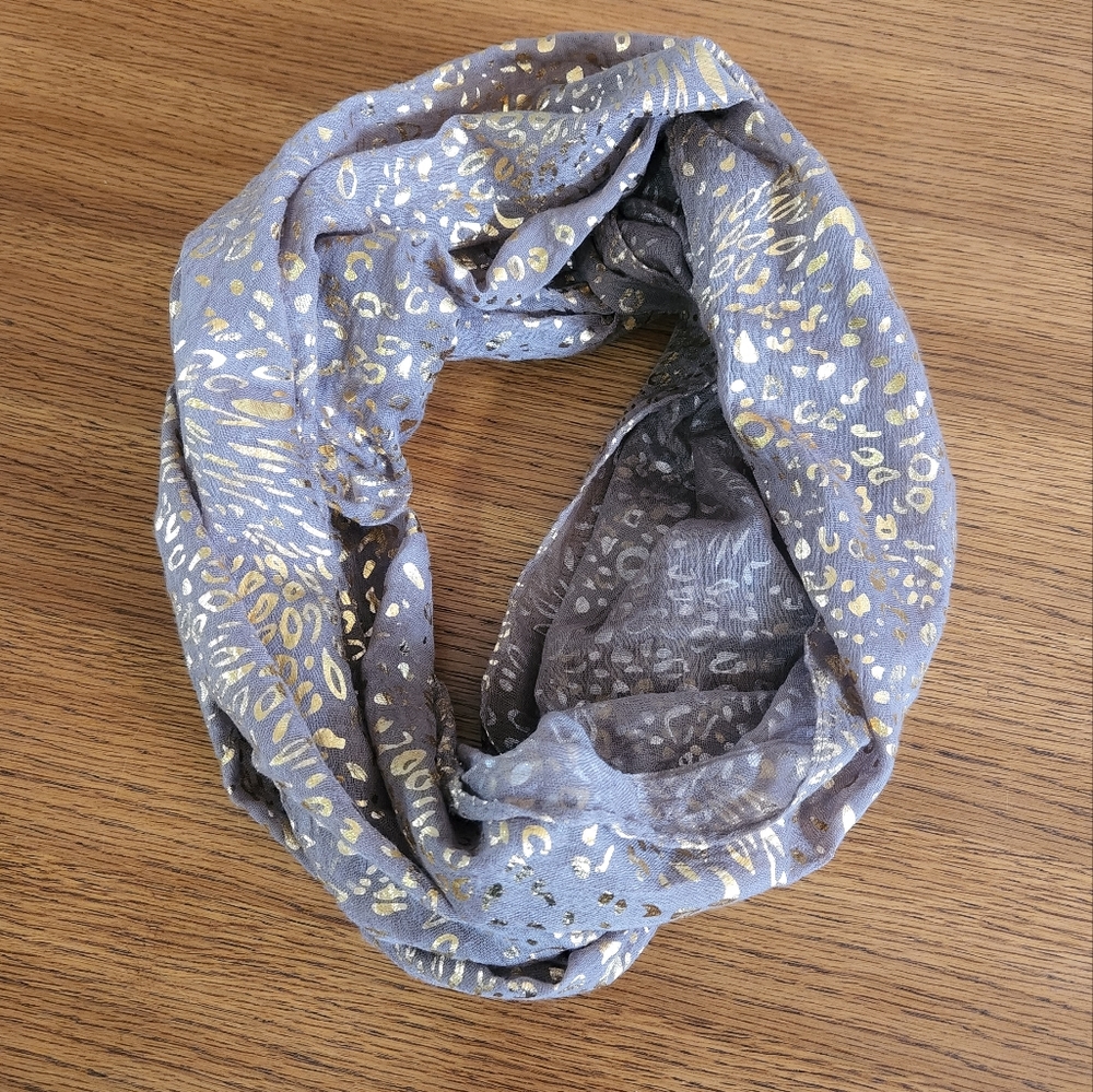 GMA Accessories Metallic Cheetah Print Lightweight Infinity Scarf